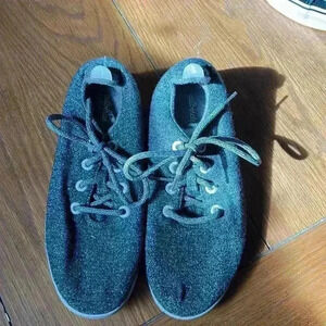 Allbirds sneakers in gray Women’s Sz 11